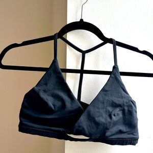 Lululemon black low impact sports bra 8 peekaboo detail
